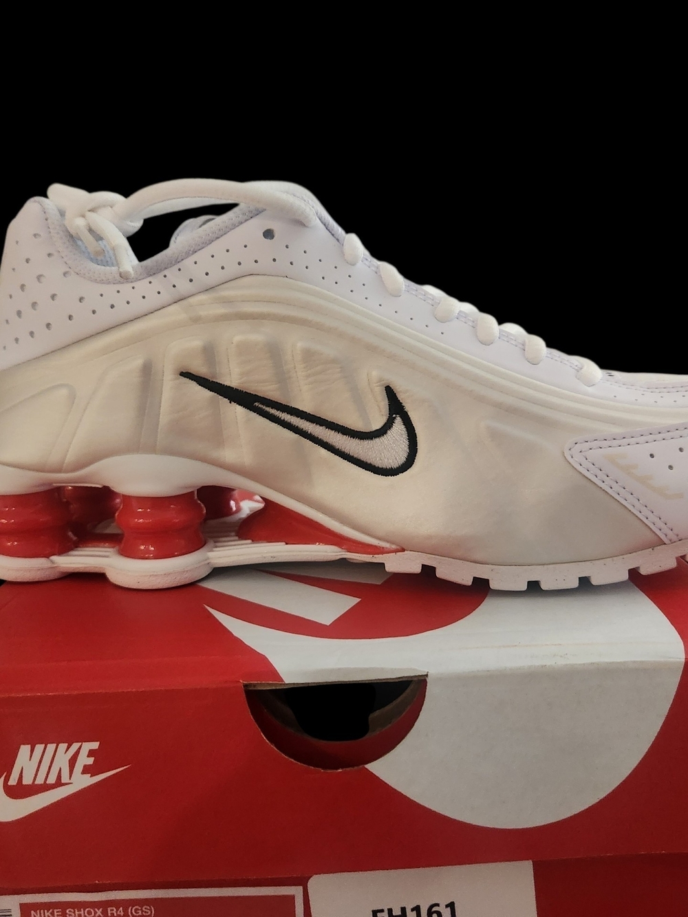 Nike Shox R4 Running Shoes with Black Swoosh 4Y (5.5W)